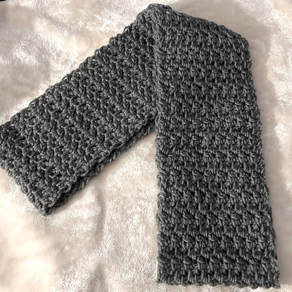 NWOT🧣 HANDMADE HAND-KNIT 67” THICK CHARCOAL GRAY KNIT INFINITY SCARF - Picture 2 of 7